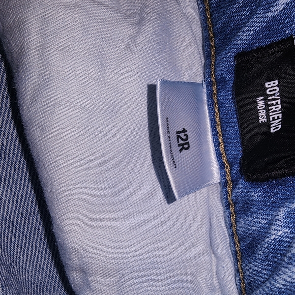 Two (2) Express Women's Boyfriend Jeans in Light and Medium Blue - Picture 10 of 14